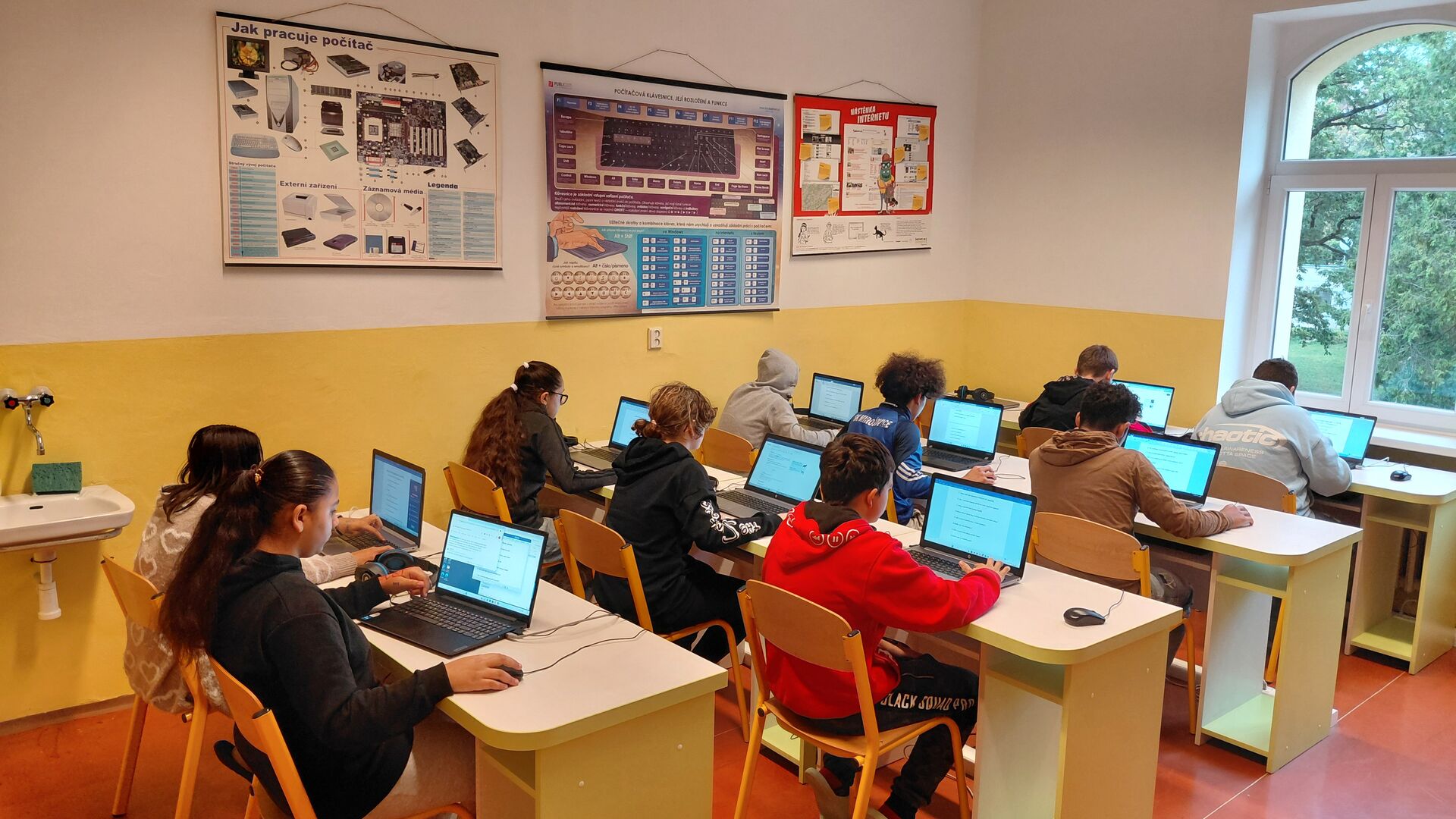 Den zvířat na informatice